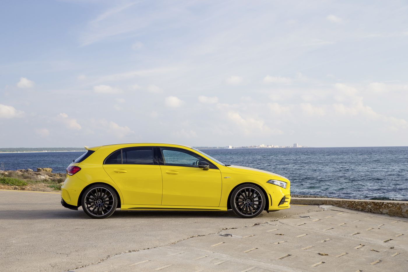 Mercedes-AMG A 35 4MATIC: Neuer Einstieg in die Welt der Driving Performance

Mercedes-AMG A 35 4MATIC: New entry-level model opens up the world of driving performance