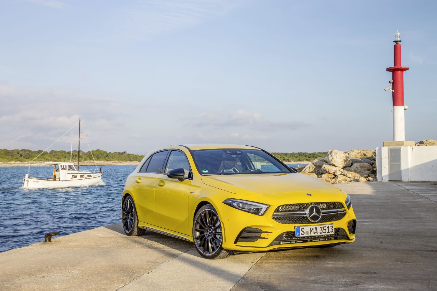 Mercedes-AMG A 35 4MATIC: Neuer Einstieg in die Welt der Driving Performance

Mercedes-AMG A 35 4MATIC: New entry-level model opens up the world of driving performance