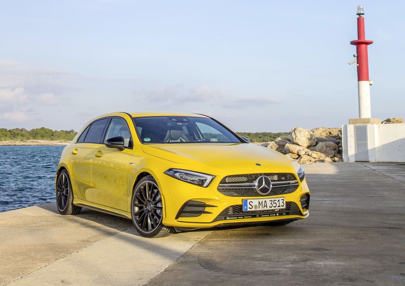 Mercedes-AMG A 35 4MATIC: Neuer Einstieg in die Welt der Driving Performance

Mercedes-AMG A 35 4MATIC: New entry-level model opens up the world of driving performance