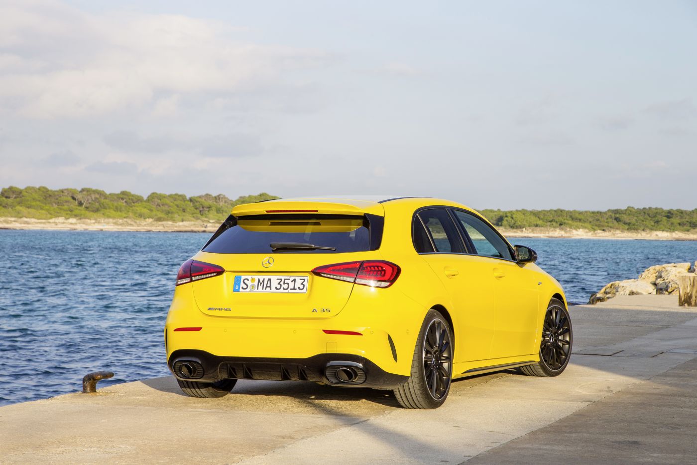 Mercedes-AMG A 35 4MATIC: Neuer Einstieg in die Welt der Driving Performance

Mercedes-AMG A 35 4MATIC: New entry-level model opens up the world of driving performance