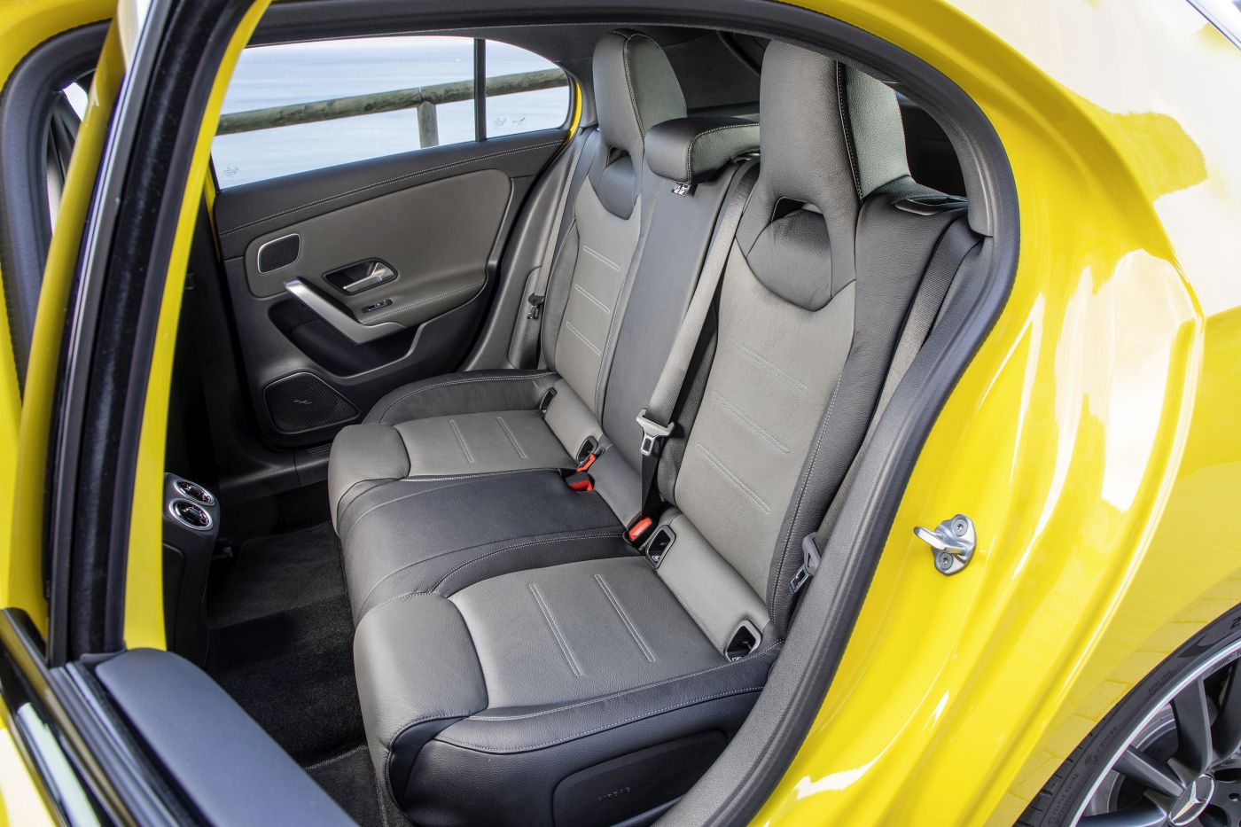 Mercedes-AMG A 35 4MATIC: Neuer Einstieg in die Welt der Driving Performance

Mercedes-AMG A 35 4MATIC: New entry-level model opens up the world of driving performance