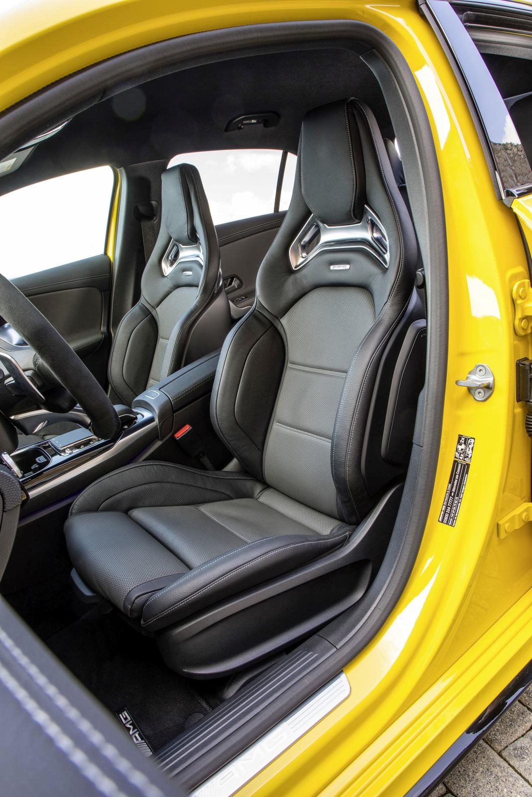 Mercedes-AMG A 35 4MATIC: Neuer Einstieg in die Welt der Driving Performance

Mercedes-AMG A 35 4MATIC: New entry-level model opens up the world of driving performance