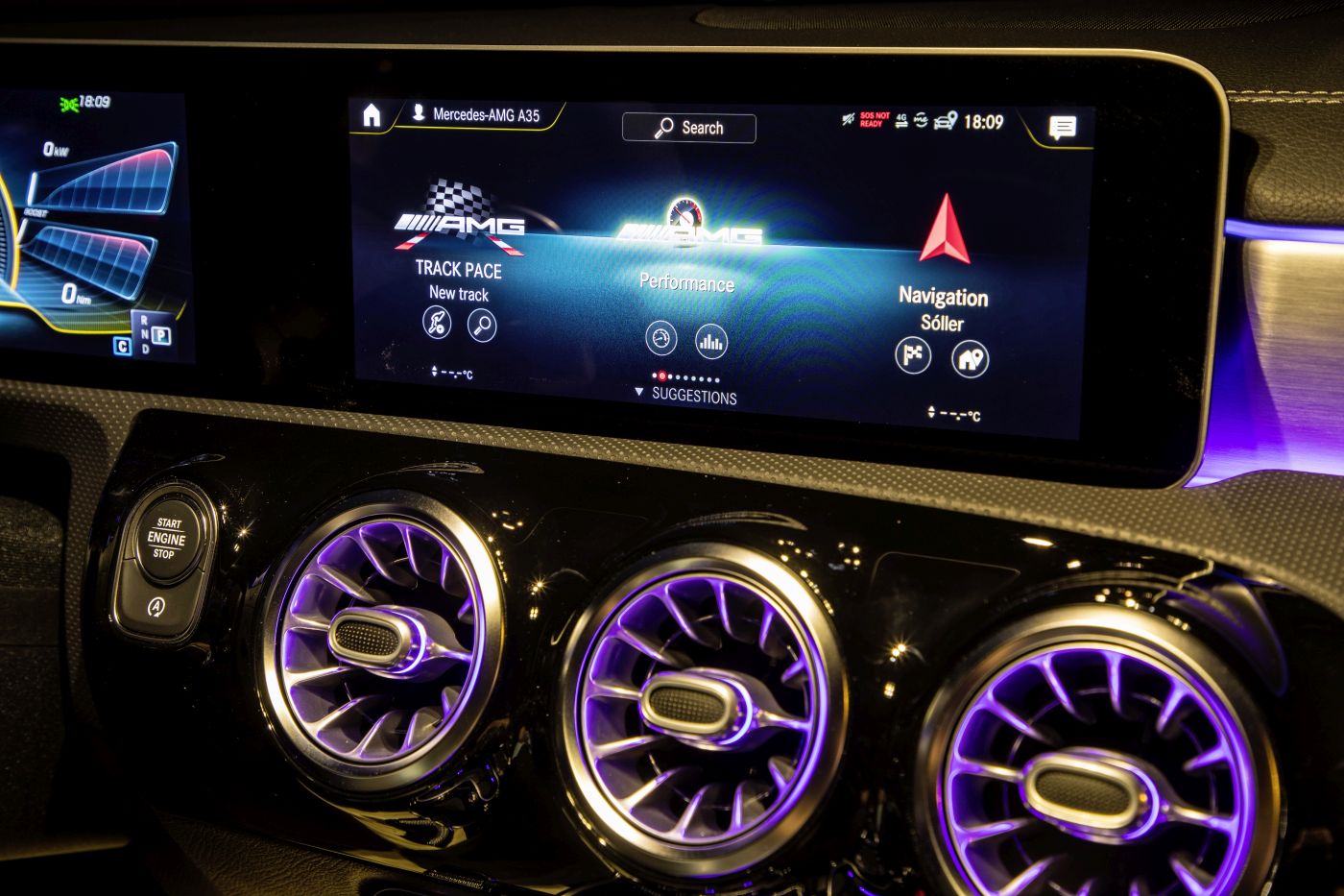 Mercedes-AMG A 35 4MATIC: Neuer Einstieg in die Welt der Driving PerformanceMercedes-AMG A 35 4MATIC: New entry-level model opens up the world of driving performance