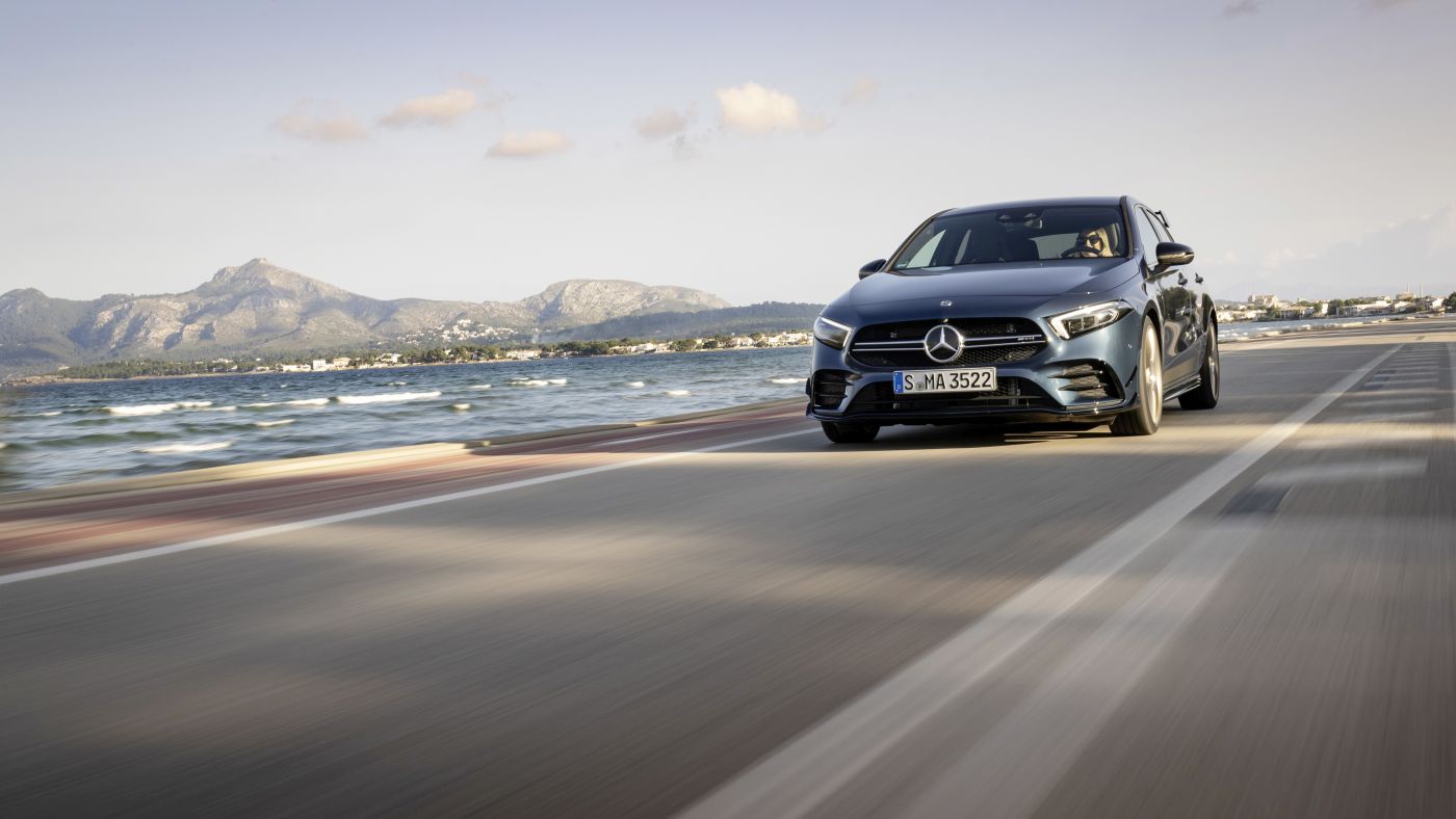 Mercedes-AMG A 35 4MATIC: Neuer Einstieg in die Welt der Driving Performance

Mercedes-AMG A 35 4MATIC: New entry-level model opens up the world of driving performance