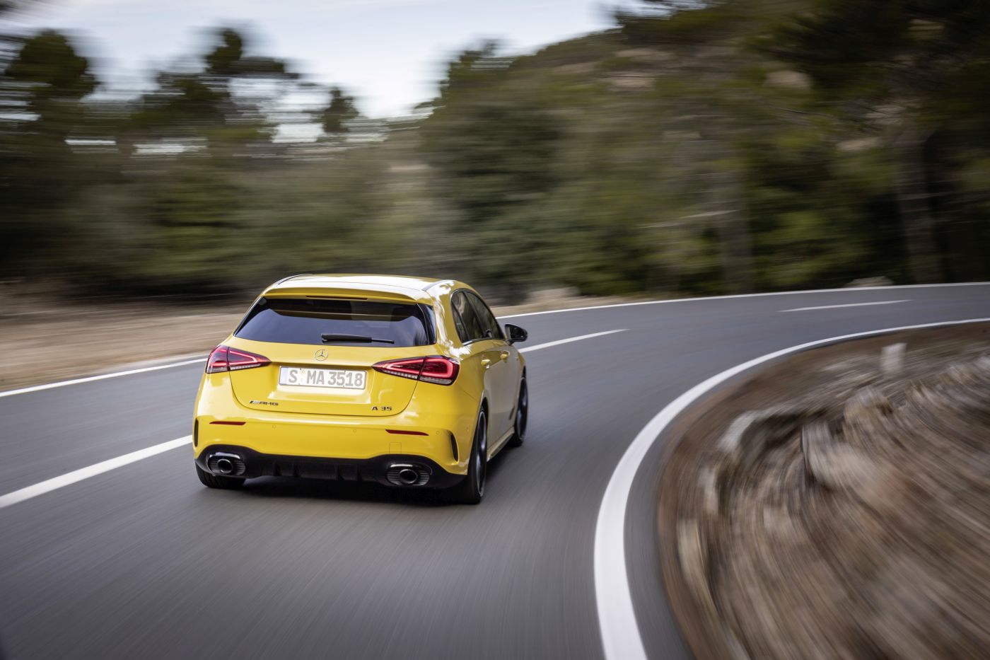 Mercedes-AMG A 35 4MATIC: Neuer Einstieg in die Welt der Driving Performance

Mercedes-AMG A 35 4MATIC: New entry-level model opens up the world of driving performance