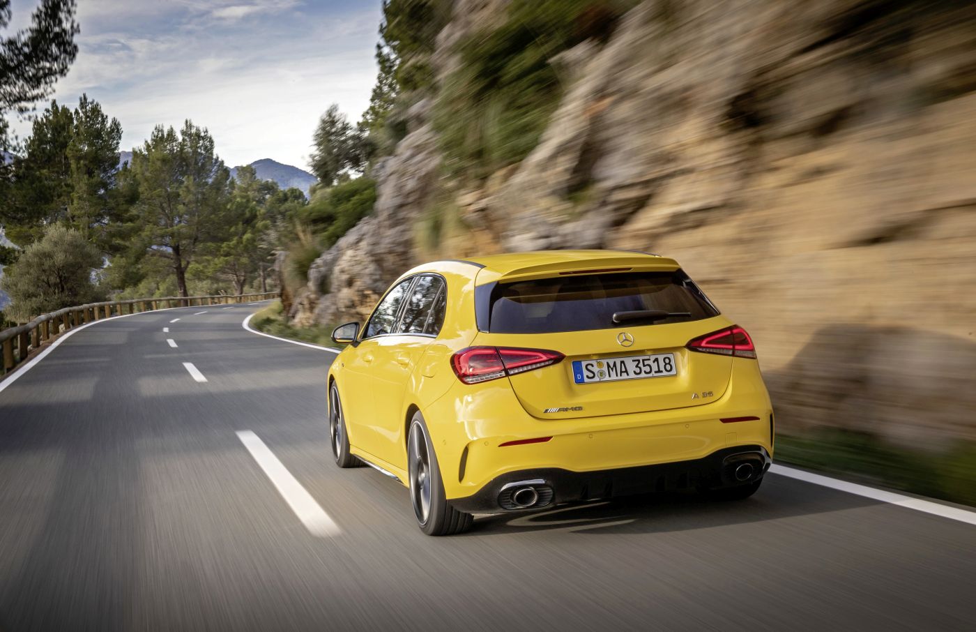 Mercedes-AMG A 35 4MATIC: Neuer Einstieg in die Welt der Driving Performance

Mercedes-AMG A 35 4MATIC: New entry-level model opens up the world of driving performance