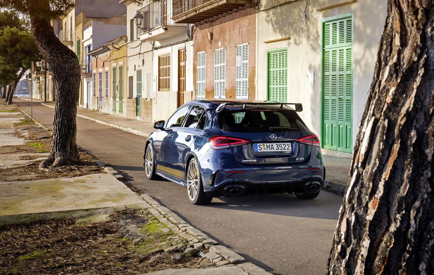 Mercedes-AMG A 35 4MATIC: Neuer Einstieg in die Welt der Driving Performance

Mercedes-AMG A 35 4MATIC: New entry-level model opens up the world of driving performance