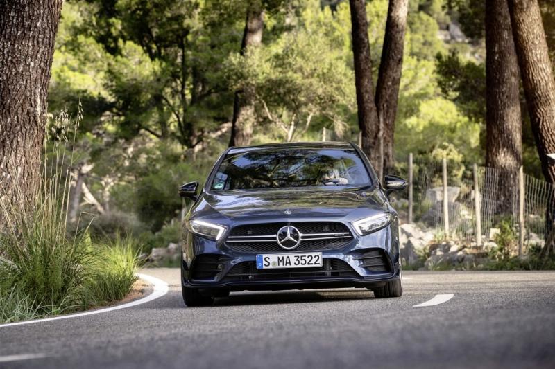 Mercedes-AMG A 35 4MATIC: Neuer Einstieg in die Welt der Driving Performance

Mercedes-AMG A 35 4MATIC: New entry-level model opens up the world of driving performance