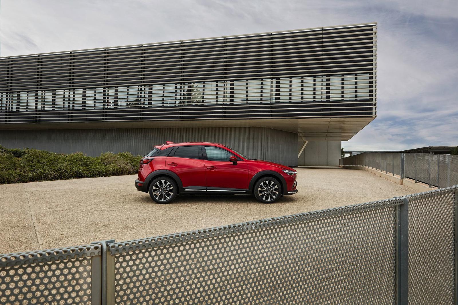 14_2018_MAZDA_CX-3_STILL_SIDE