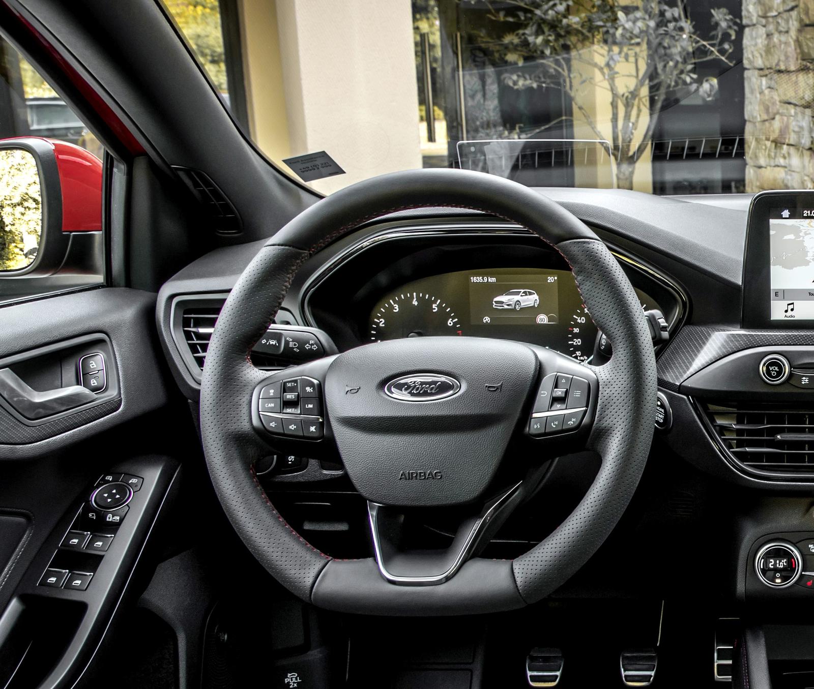 2018_FORD_FOCUS_ST-LINE_RED_14