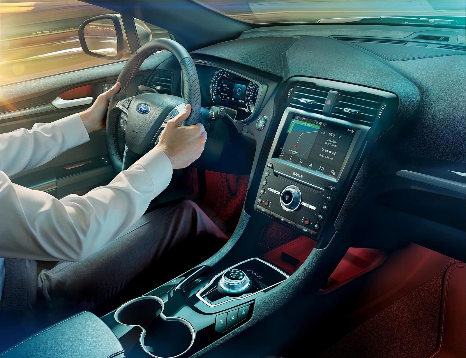 2019FordMondeo-Hybrid_013-LOW