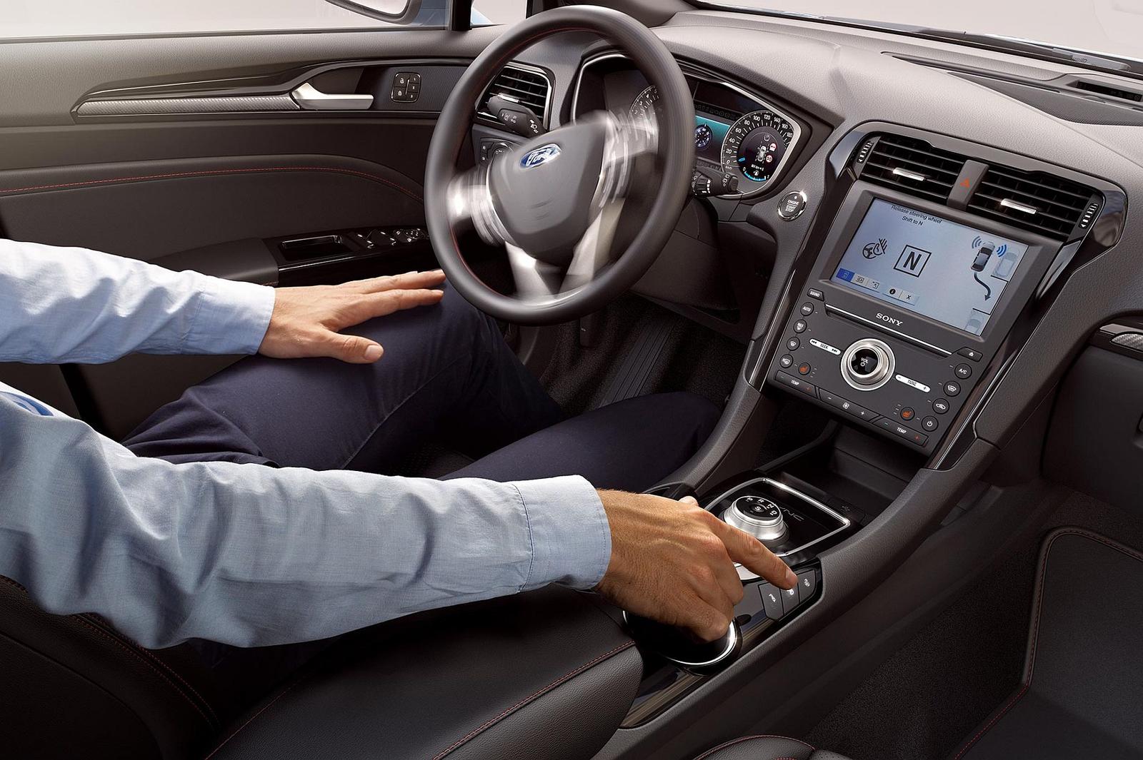 2019FordMondeo-Hybrid_015-LOW