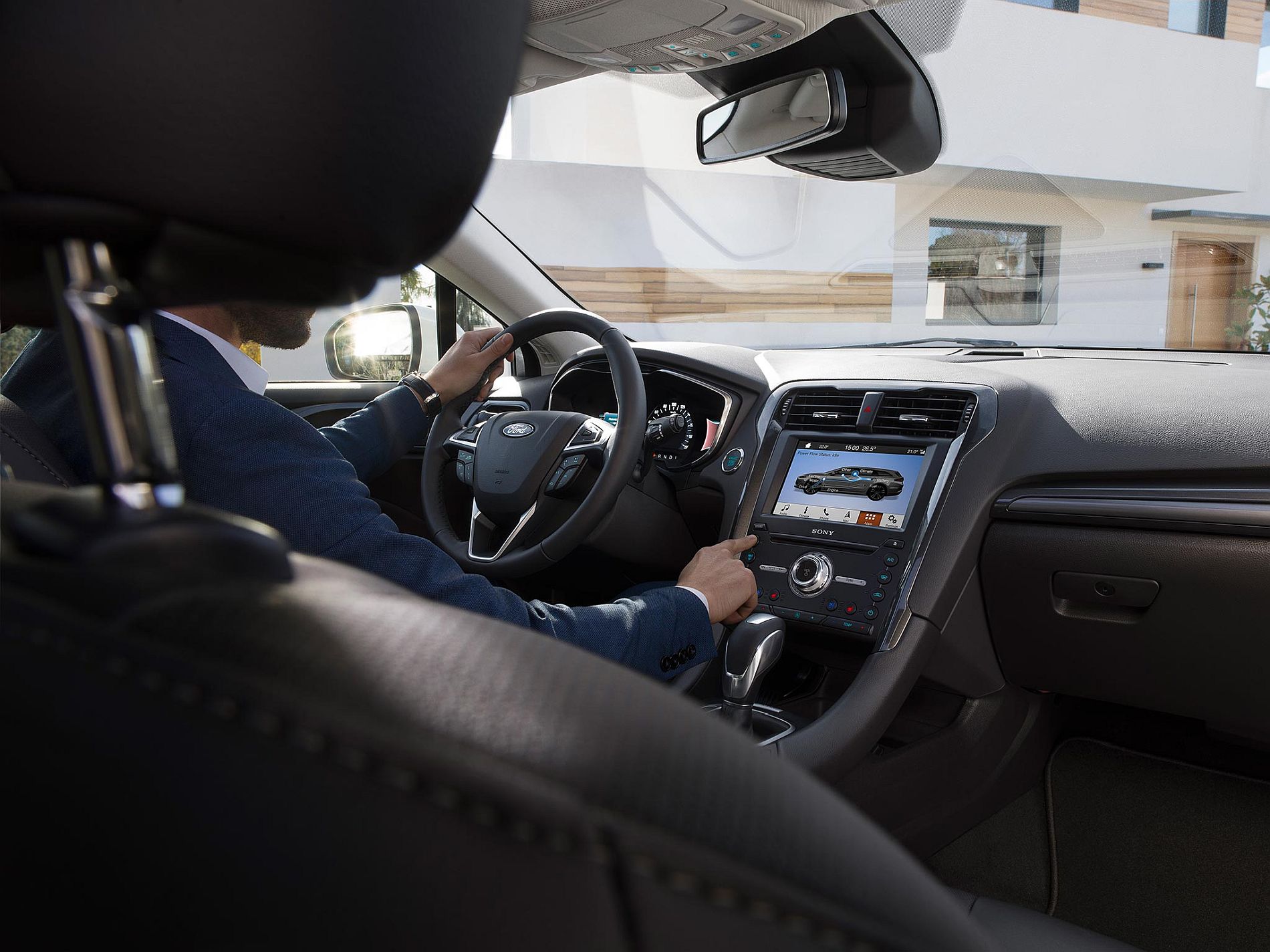 2019FordMondeo-Hybrid_03-LOW