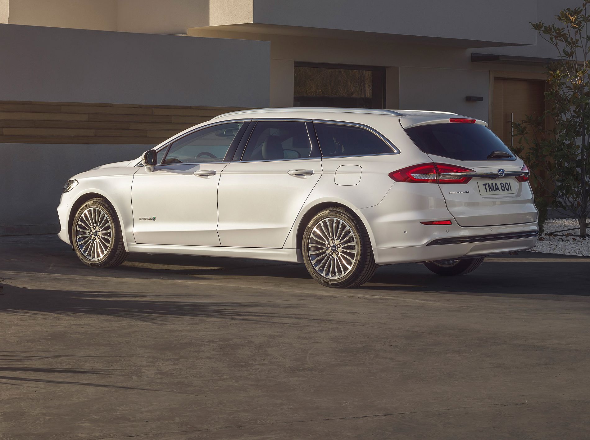 2019FordMondeo-Hybrid_06