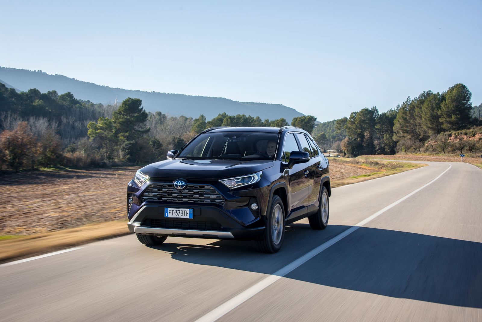Dynamic_Blue_Rav4_2019_01