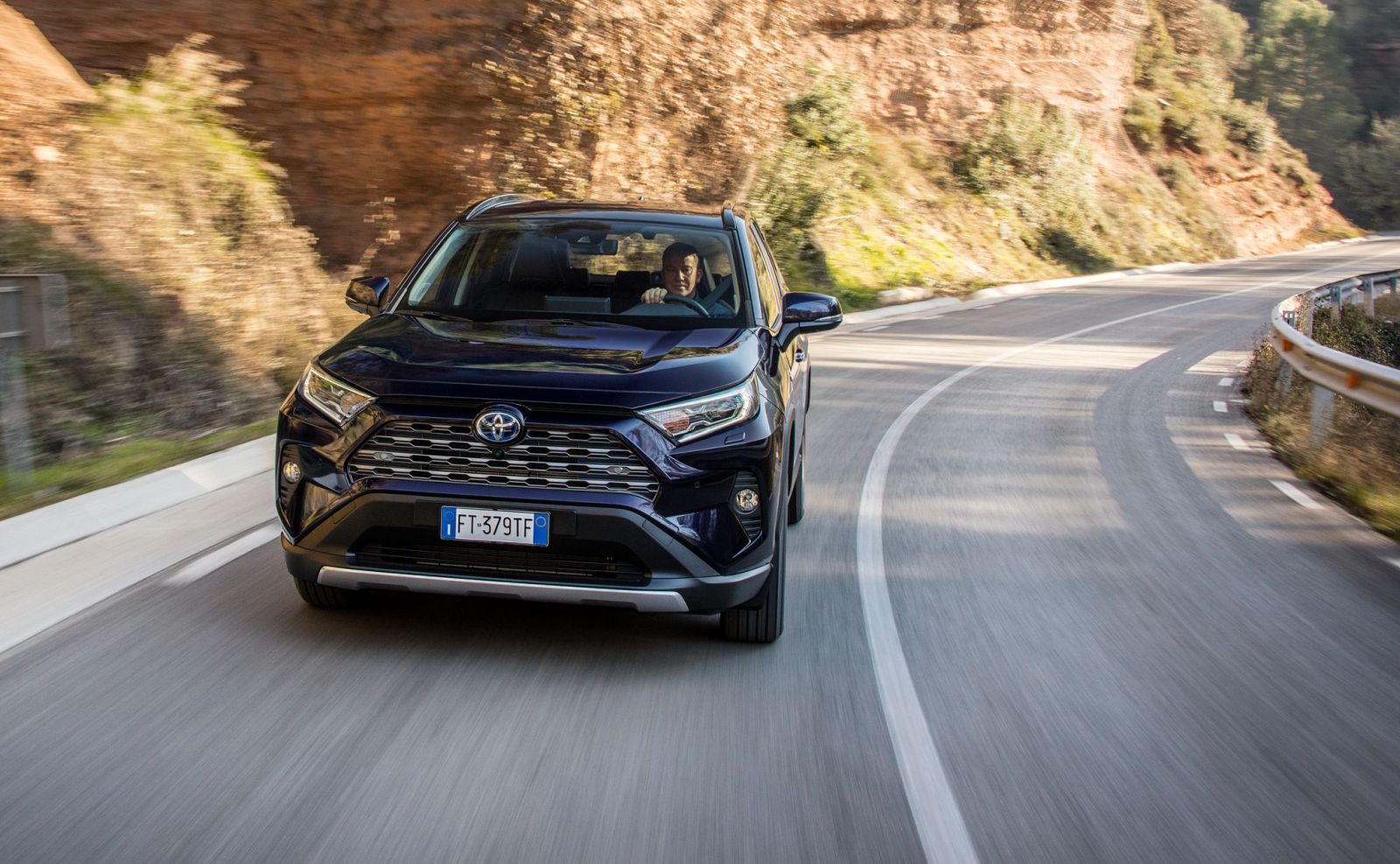 Dynamic_Blue_Rav4_2019_02