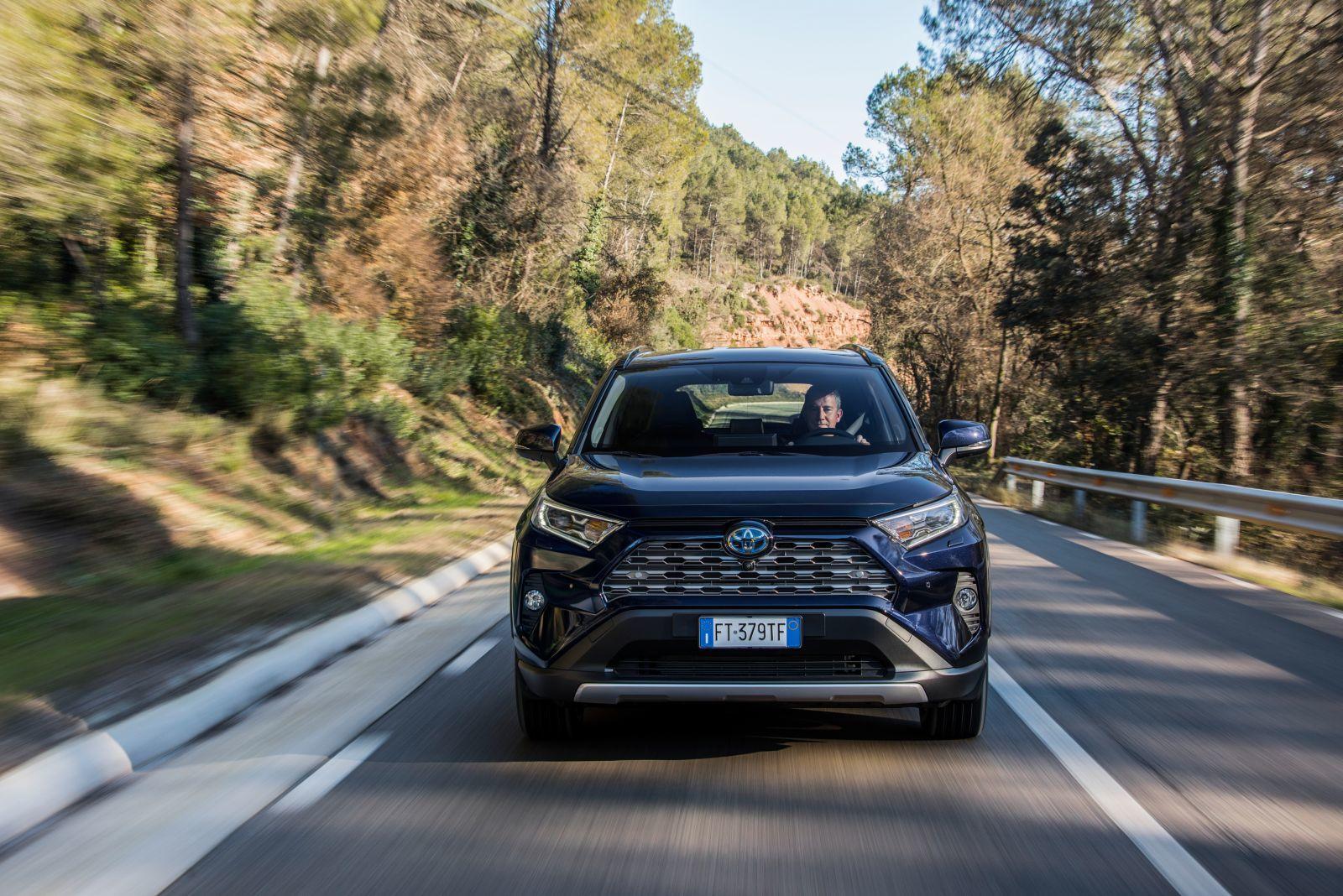 Dynamic_Blue_Rav4_2019_05