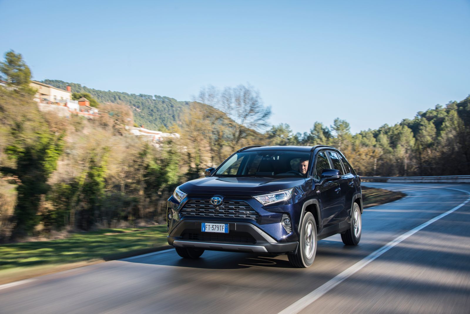 Dynamic_Blue_Rav4_2019_12