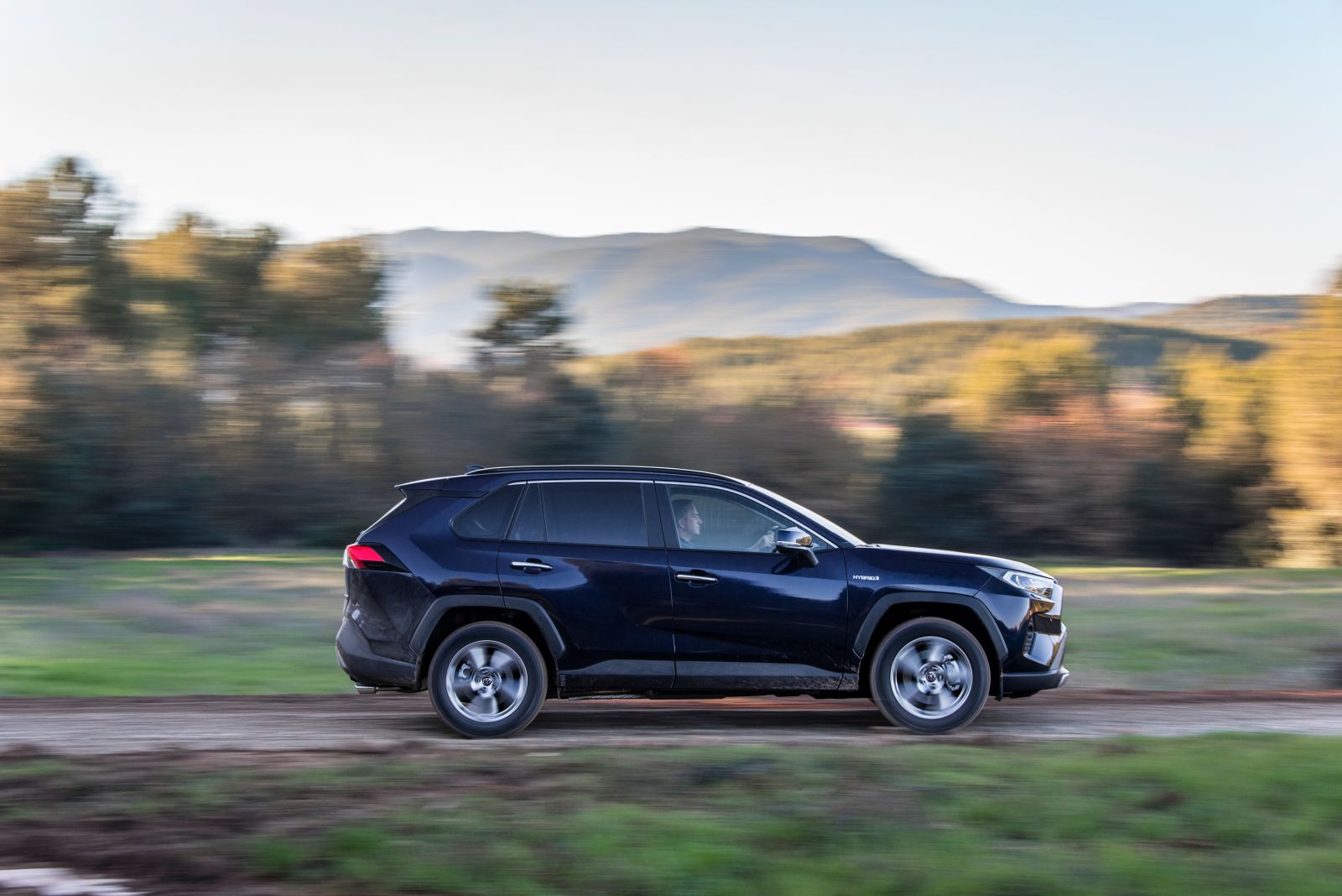 Dynamic_Blue_Rav4_2019_13