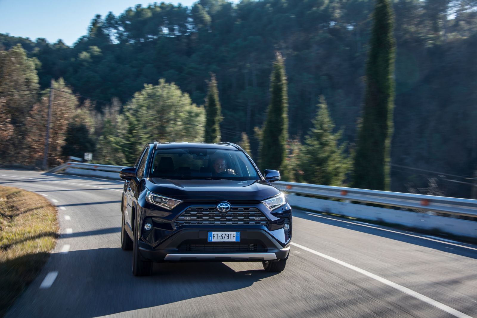 Dynamic_Blue_Rav4_2019_14