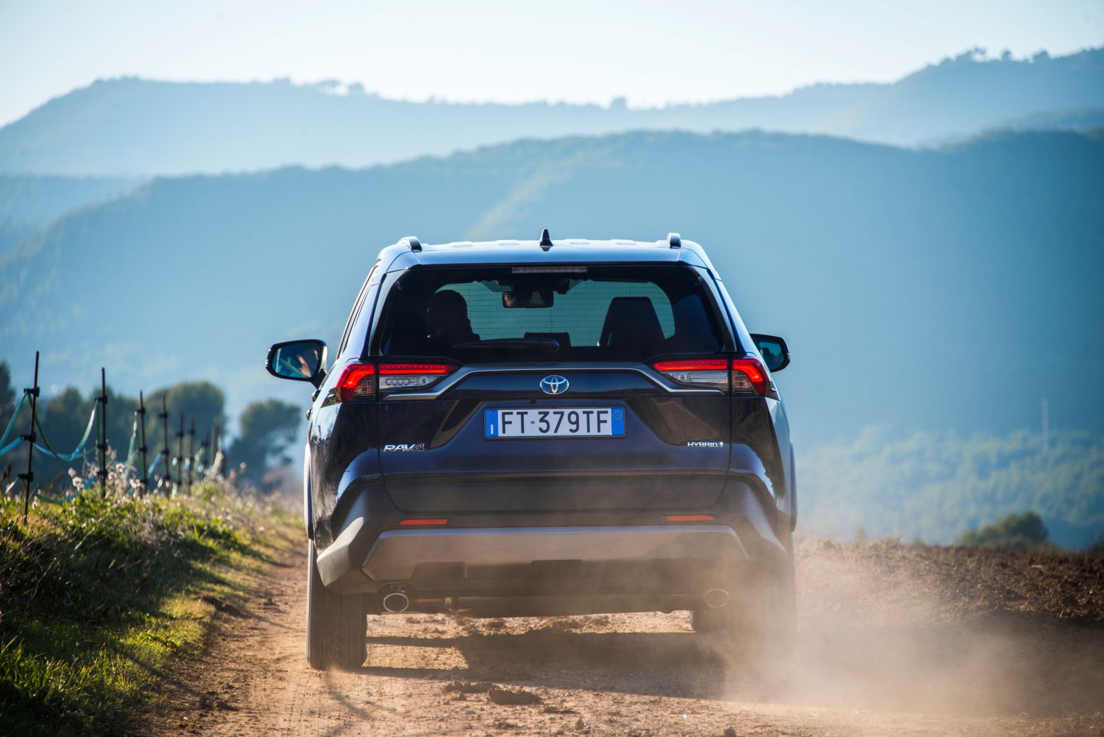 Dynamic_Blue_Rav4_2019_16