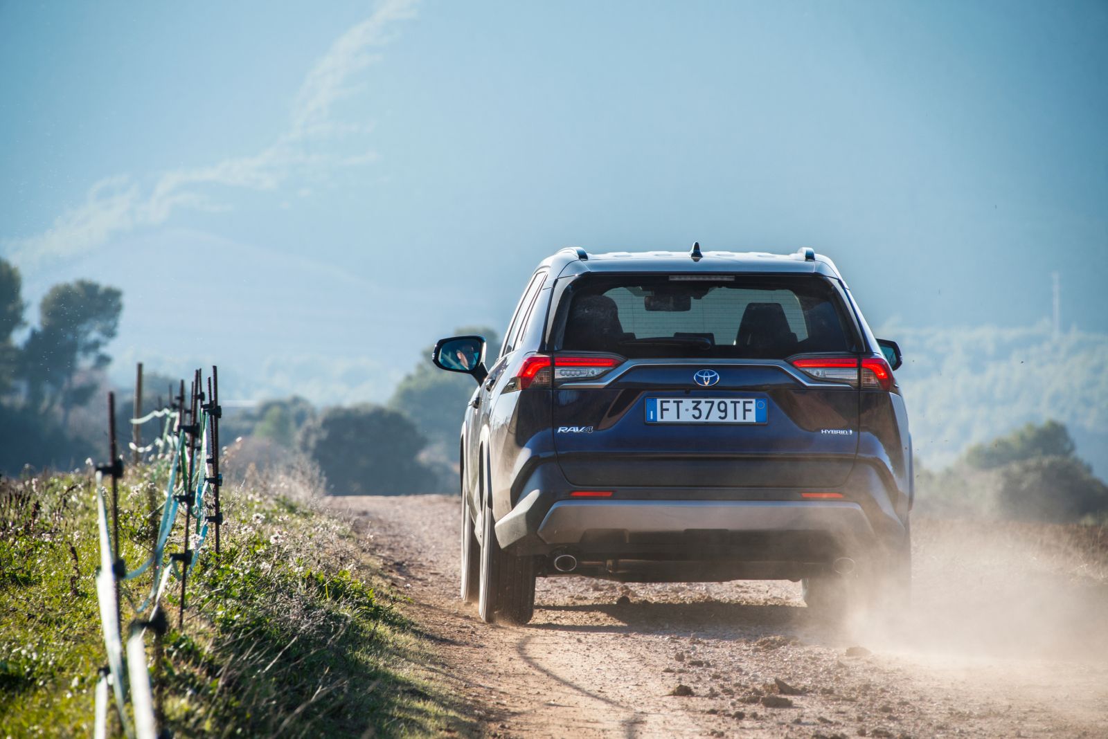 Dynamic_Blue_Rav4_2019_21