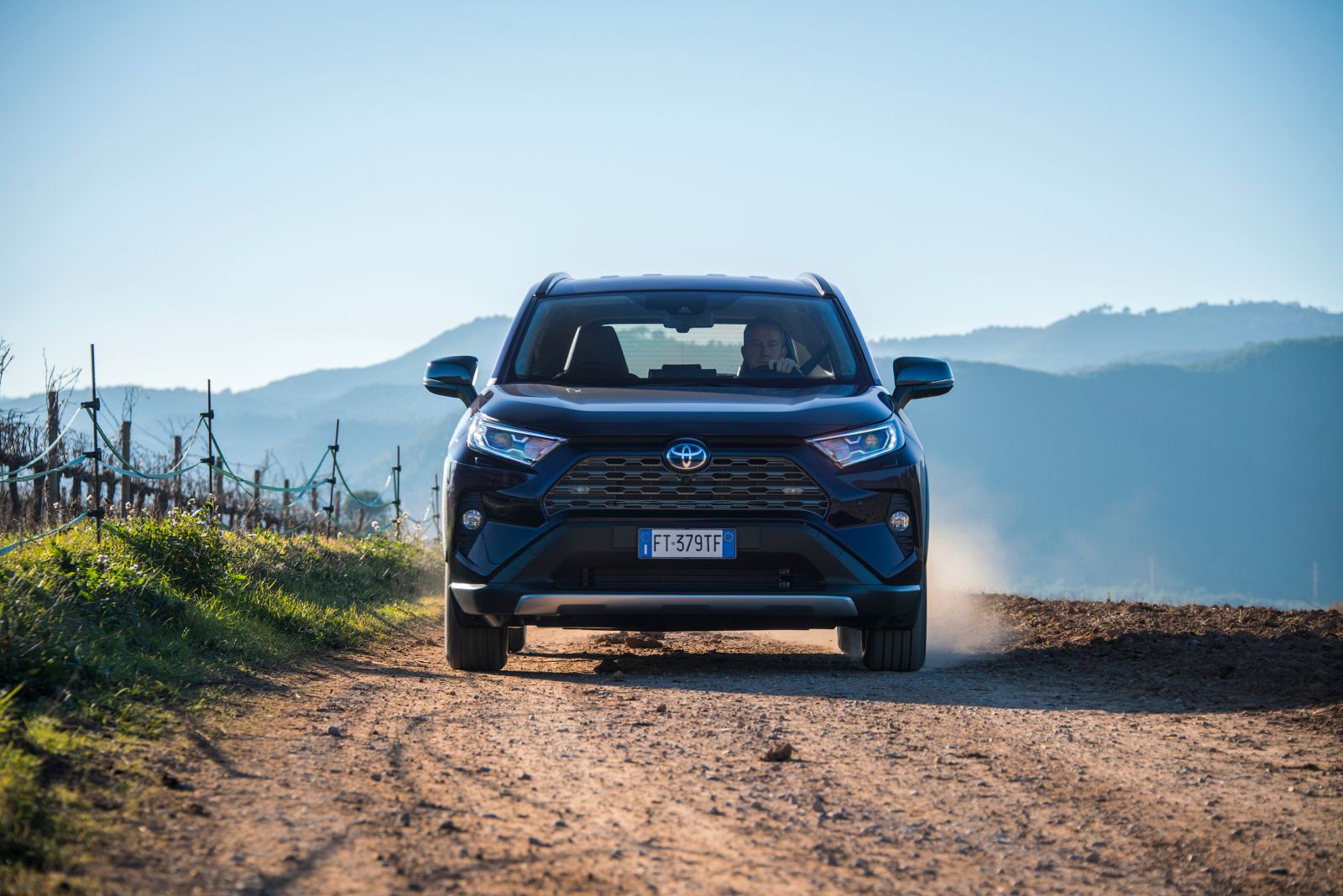 Dynamic_Blue_Rav4_2019_23