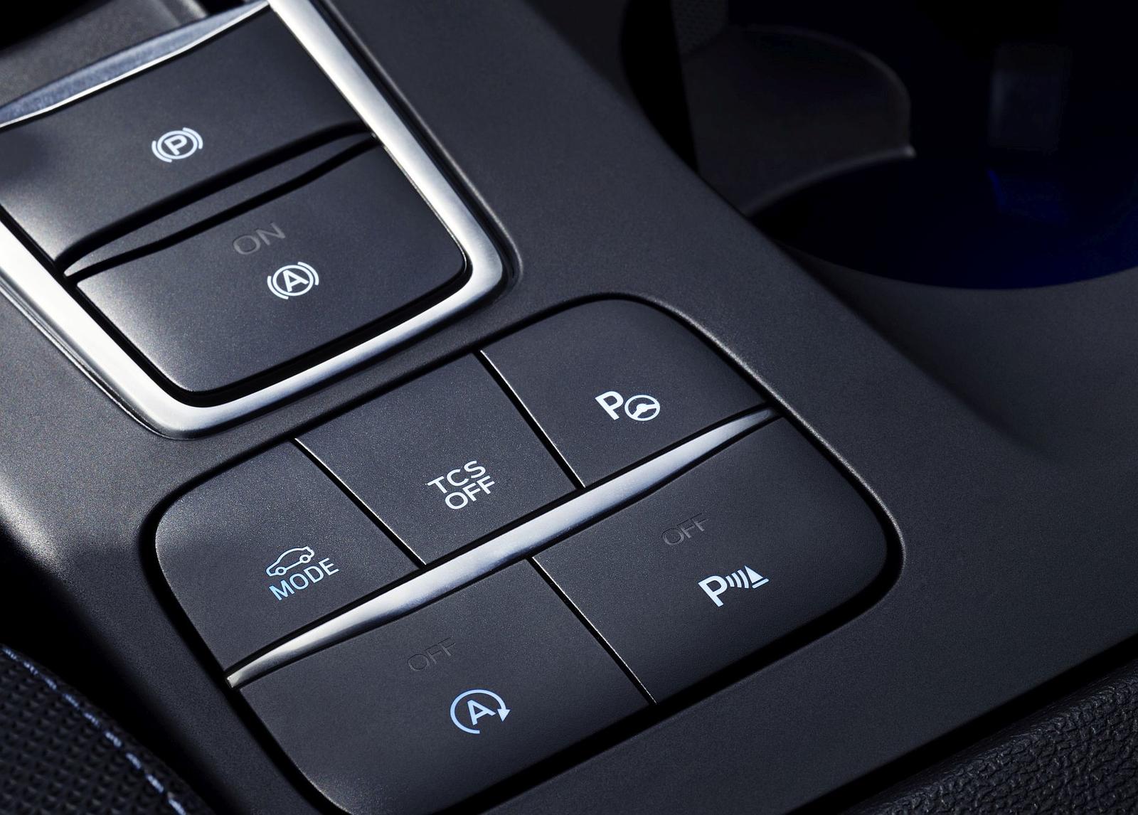 FORD_2018_FOCUS_ACTIVE_STUDIO_09