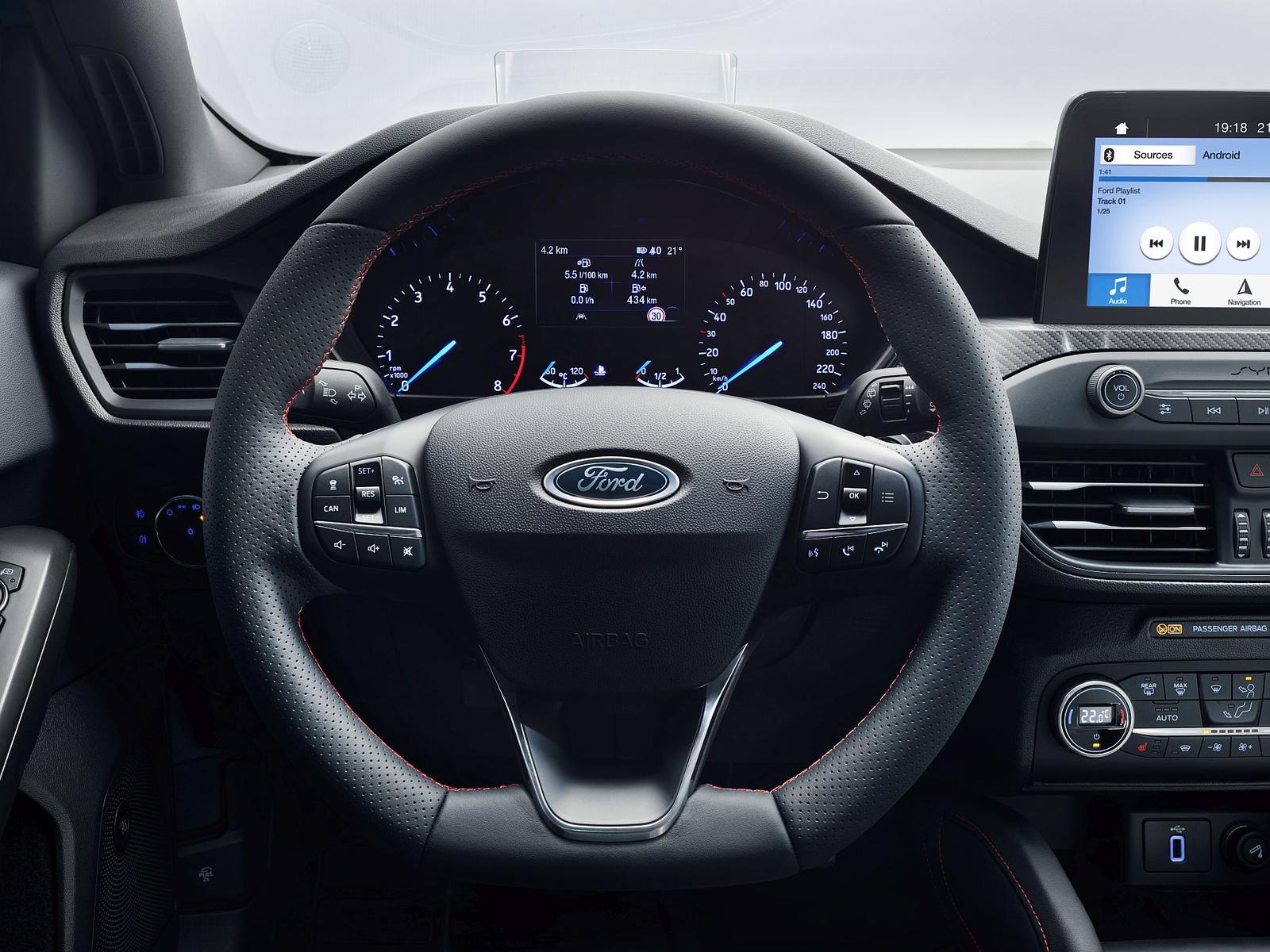 FORD_2018_FOCUS_ST-LINE_STUDIO_37