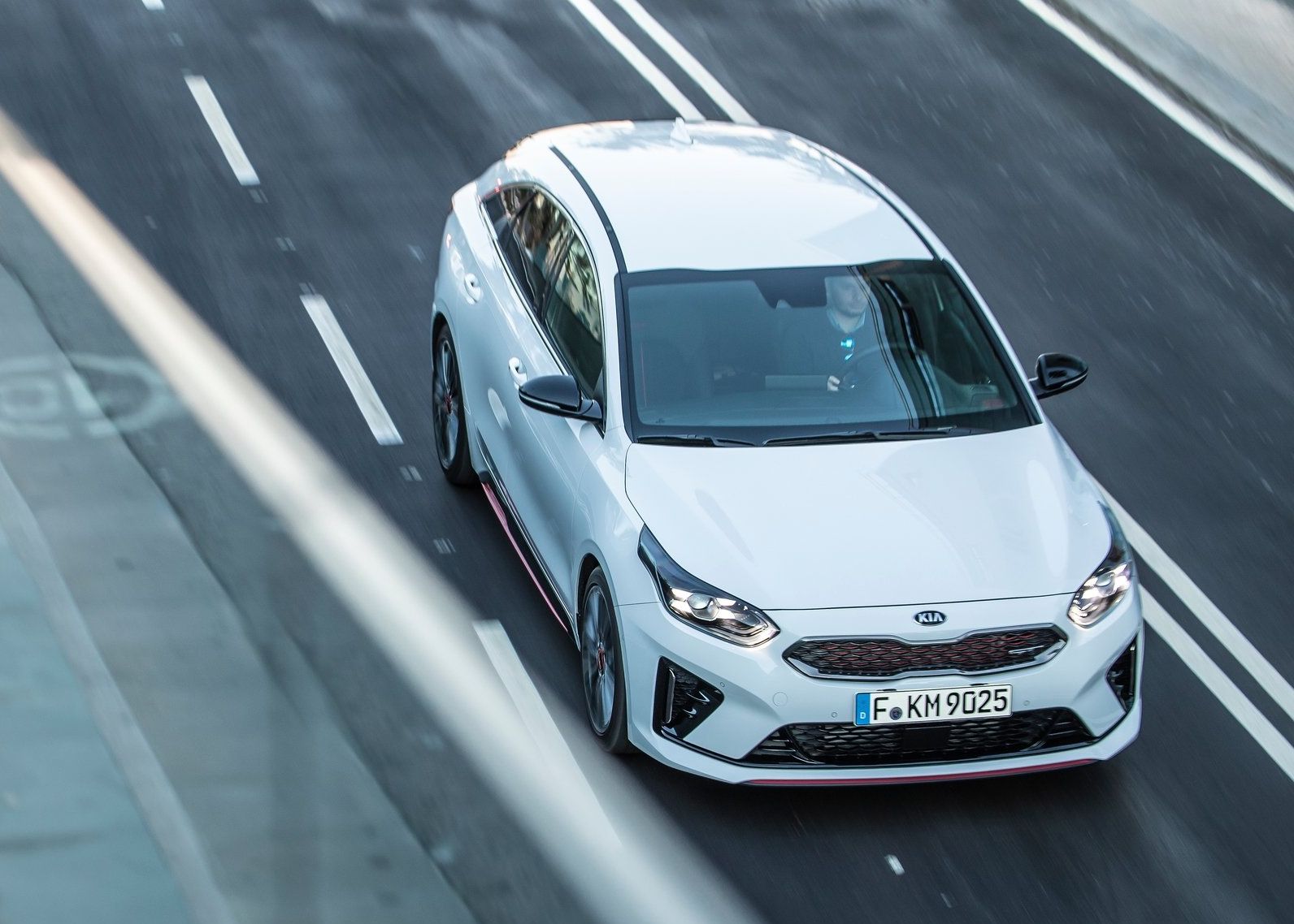Kia-ProCeed-2019-1600-12