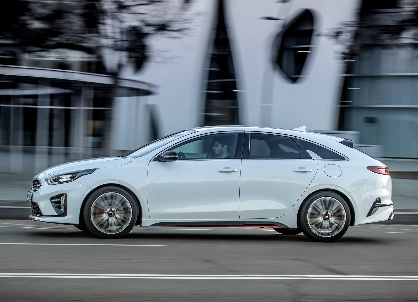 Kia-ProCeed-2019-1600-32
