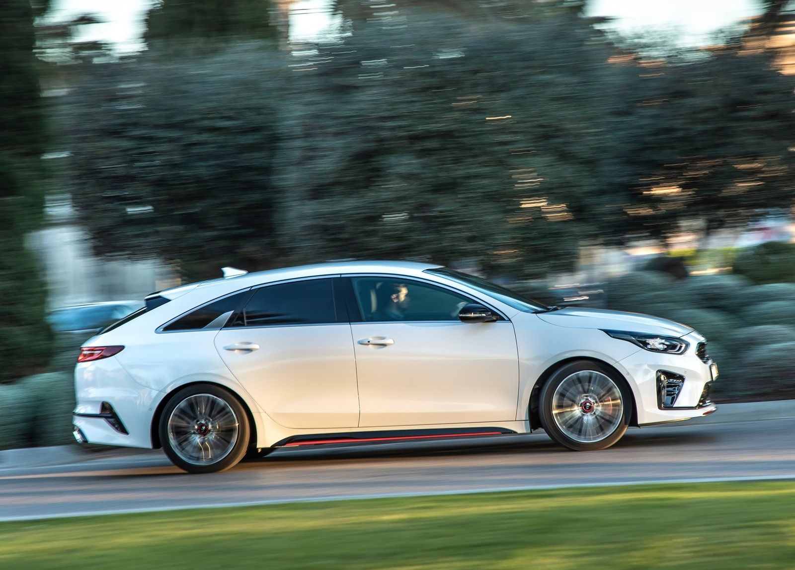 Kia-ProCeed-2019-1600-36