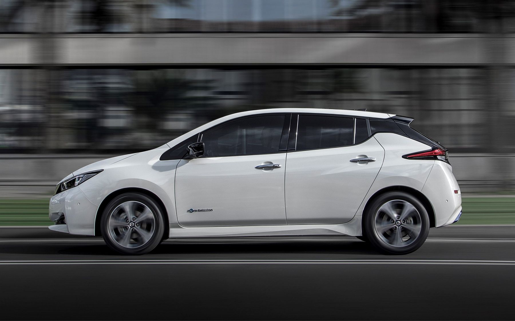 Nuova_Nissan_LEAF