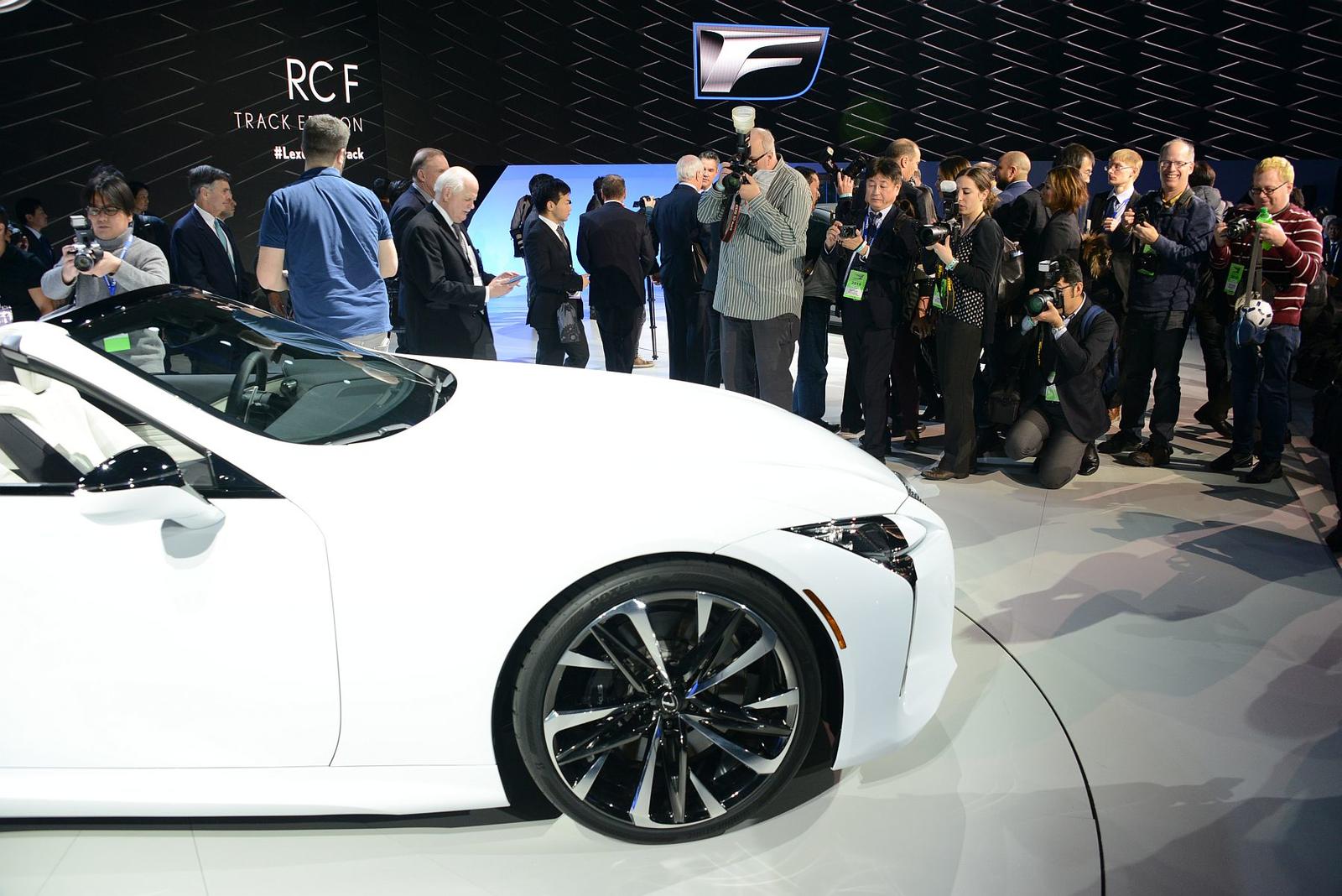 Lexus LC convertible concept