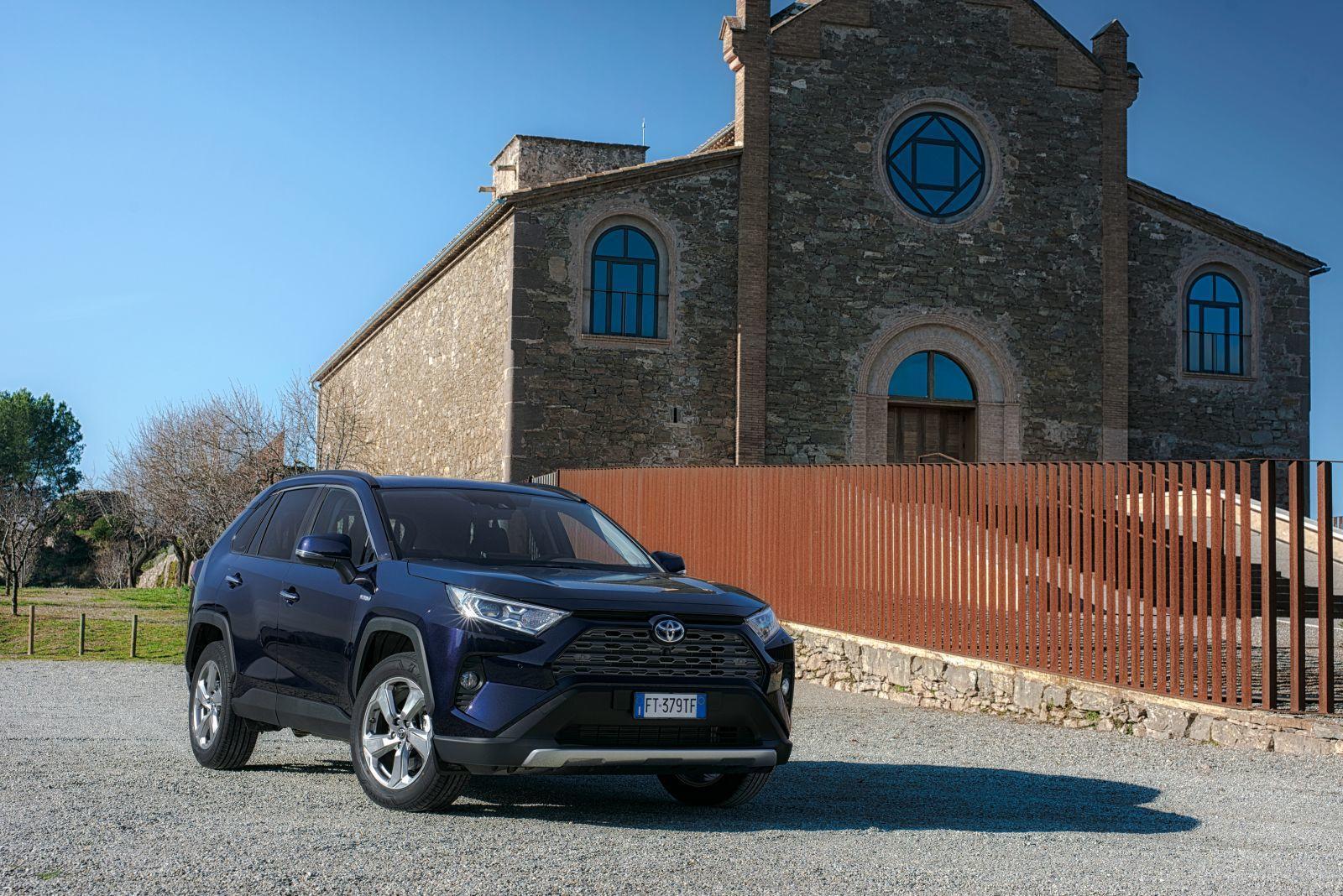 Static_Blue_Rav4_2019_02