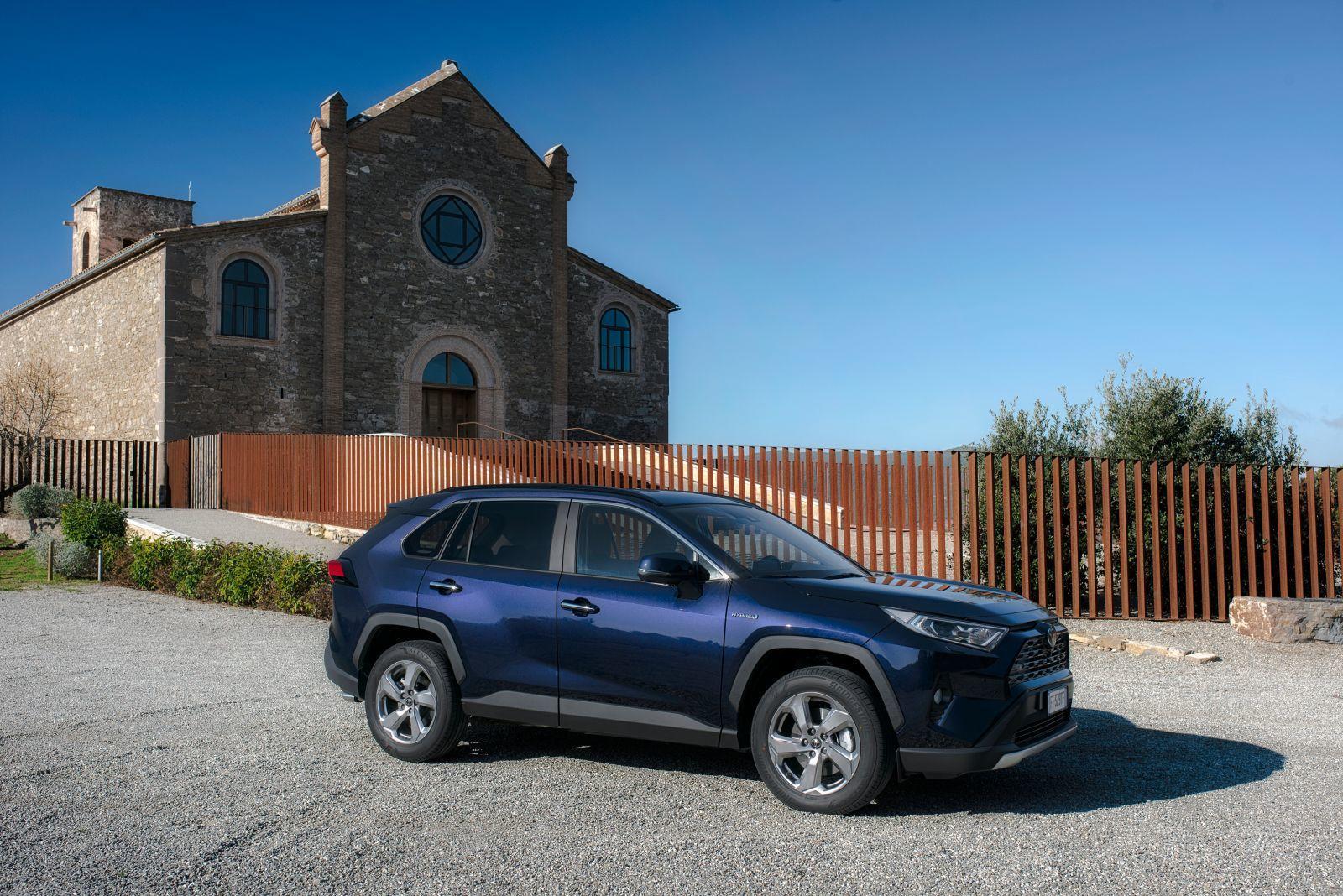 Static_Blue_Rav4_2019_03