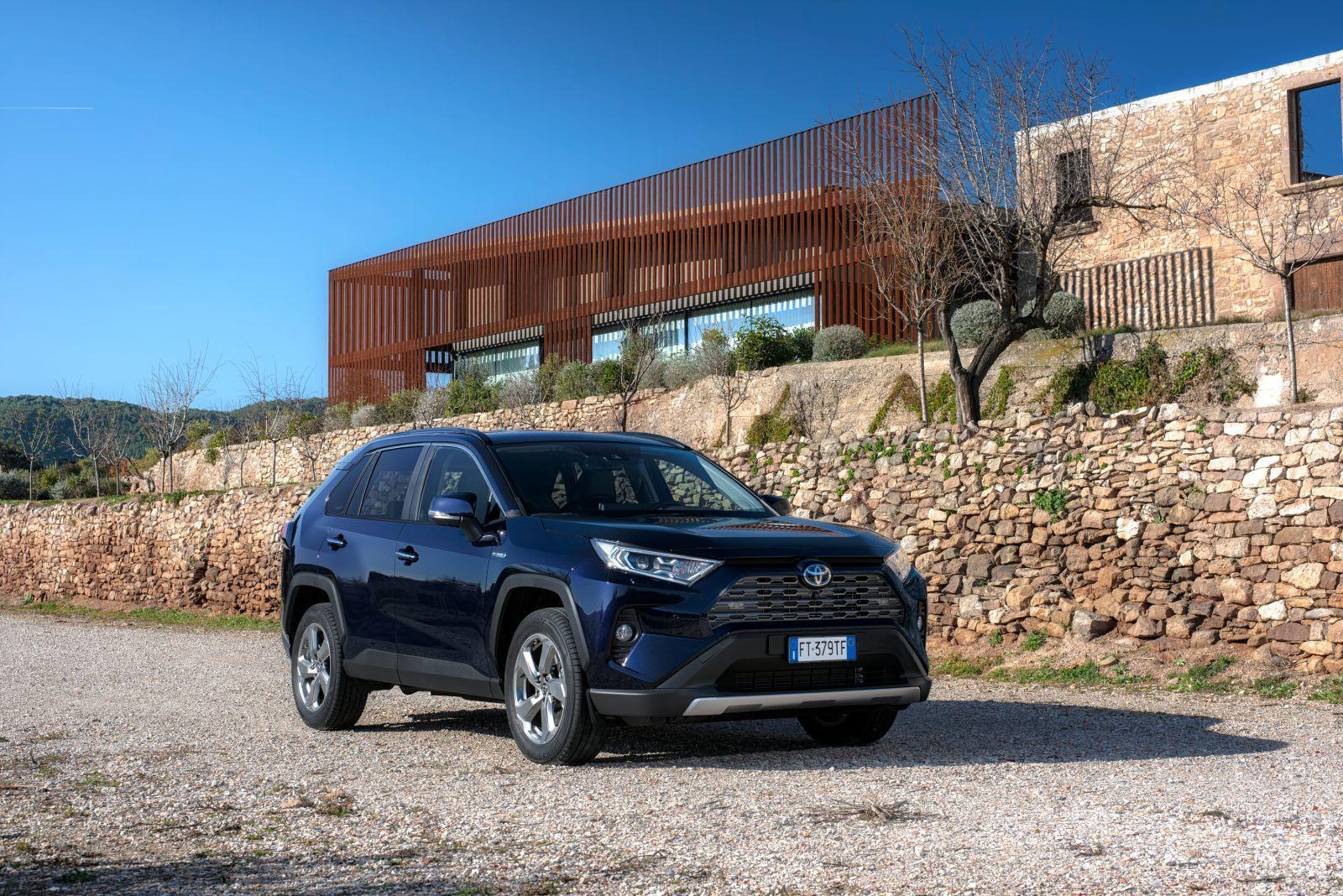 Static_Blue_Rav4_2019_05