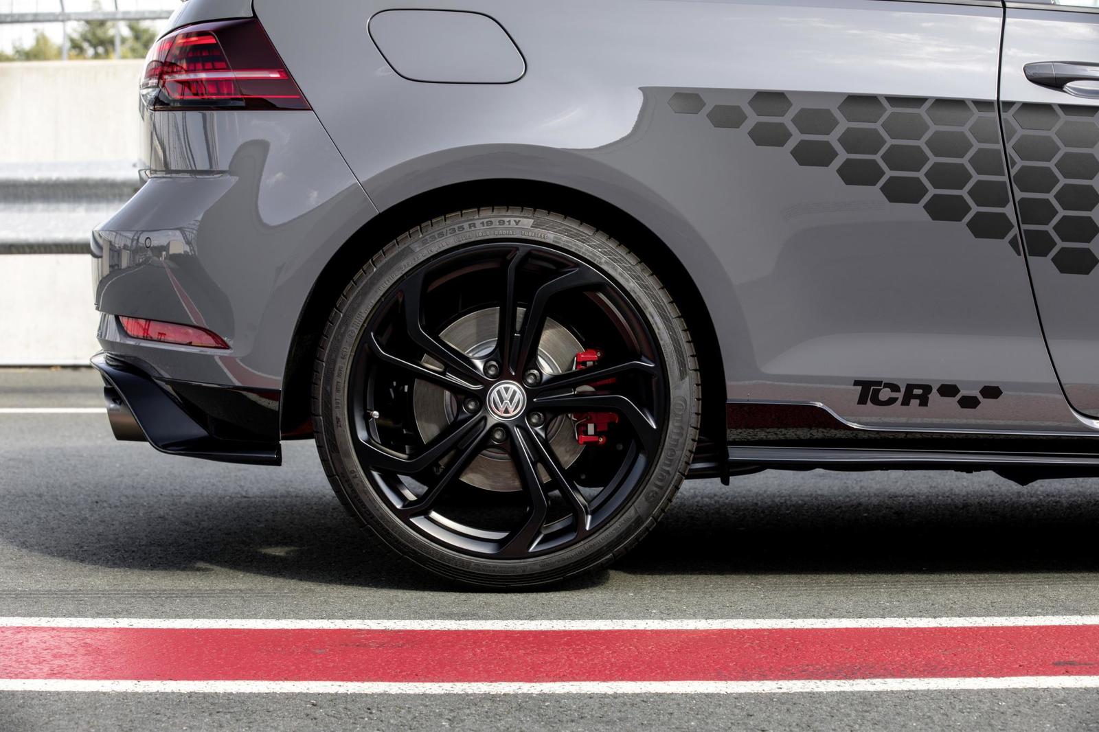 Volkswagen Golf GTI TCR (2)