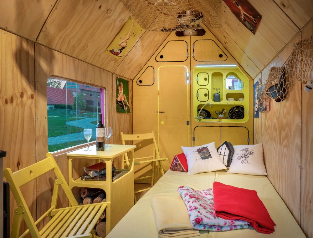 Pin-Up-Houses-small-mobile-home-interior