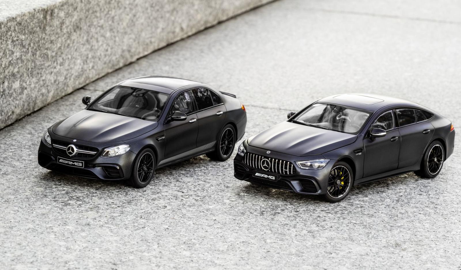 Mercedes-Benz Modellautos: Der neue Actros mit Auflieger. Gigant im Kleinformat: Der erste Autotransporter mit Actros im Maßstab 1:18

Mercedes-Benz model cars: new Actros tractor with semitrailerMercedes-Benz model cars: new Actros tractor with semitrail