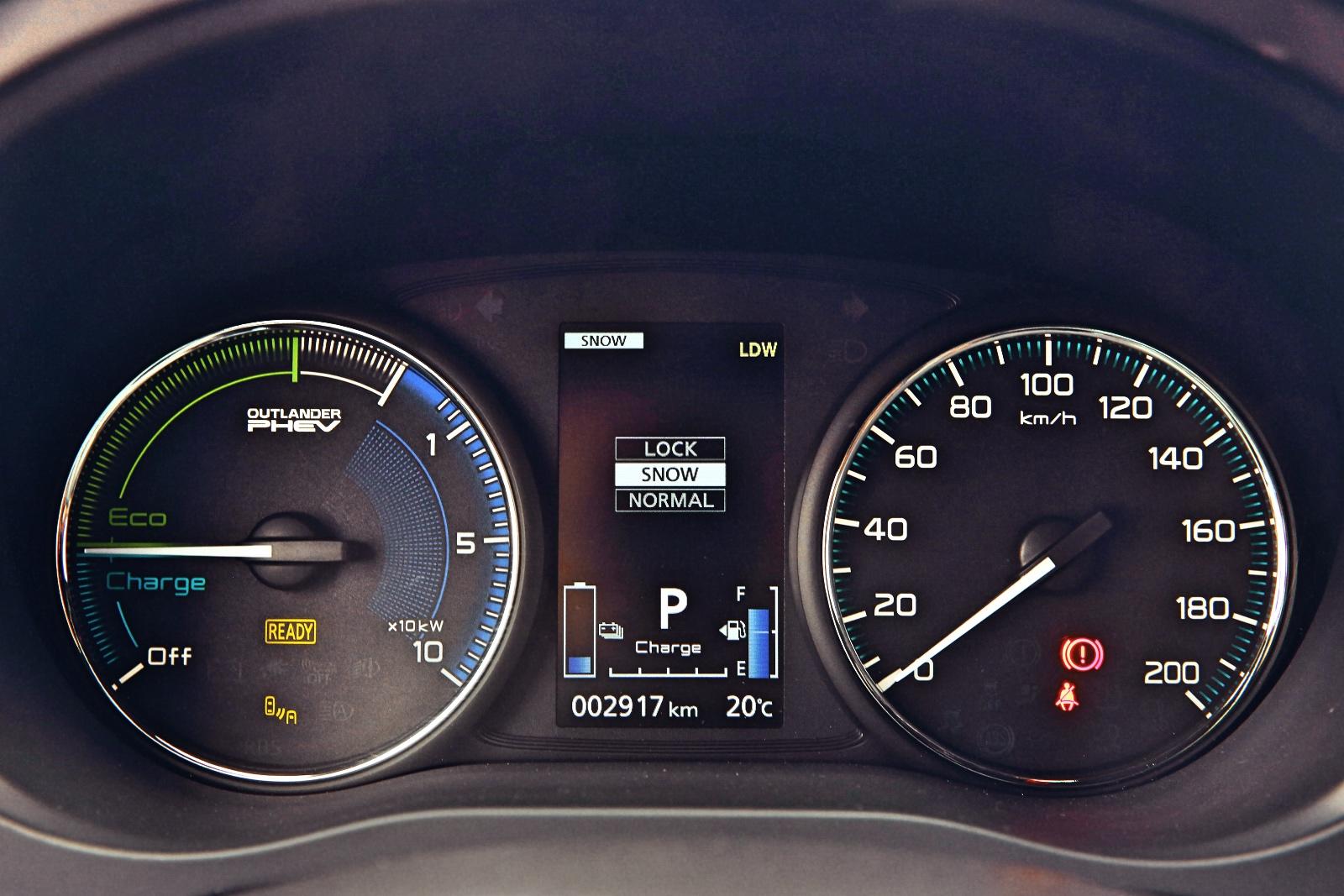Outlander_PHEV_003