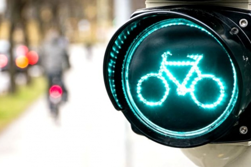wallpaper-bike-background-wallpaper-blur-traffic-light-680×420