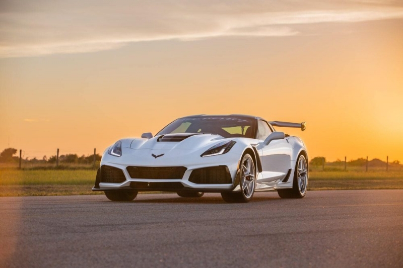 ZR1-Corvette-2019-White-Hennessey10-min