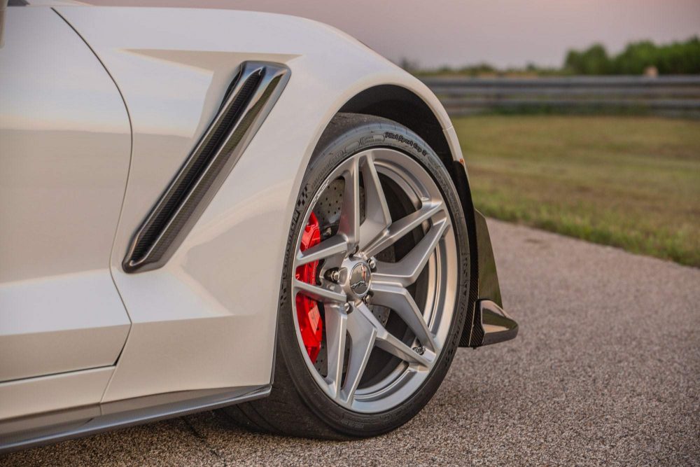 ZR1-Corvette-2019-White-Hennessey15-min