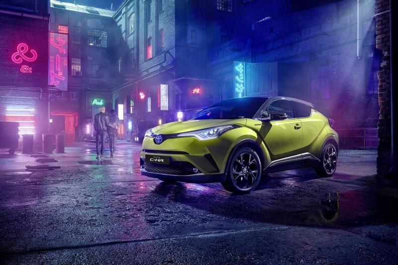 C-HR Neon Lime front
