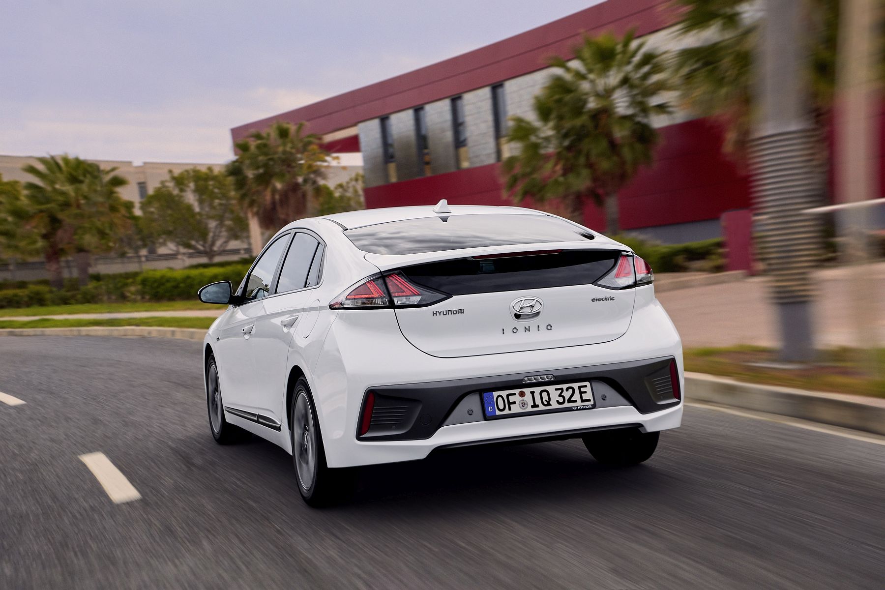 New Hyundai IONIQ Electric (10)