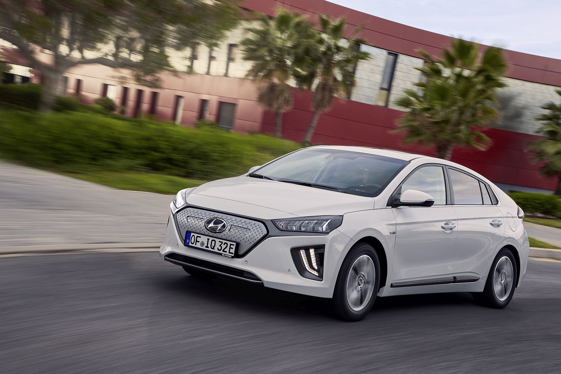 New Hyundai IONIQ Electric (17)