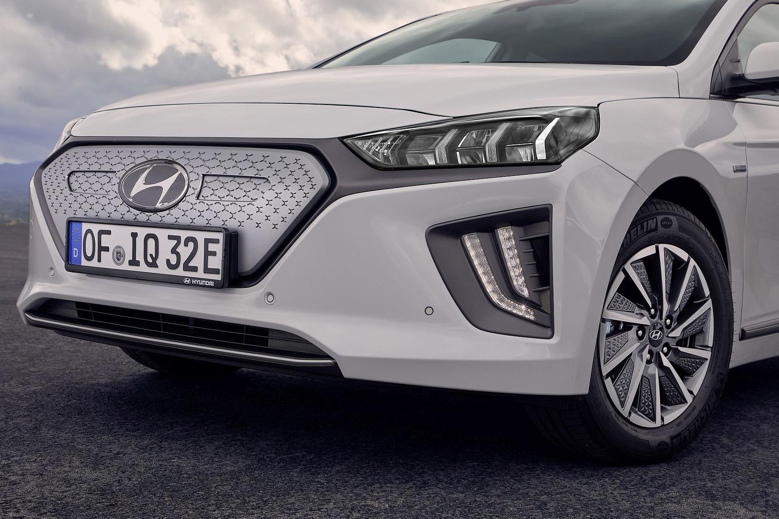 New Hyundai IONIQ Electric (24)