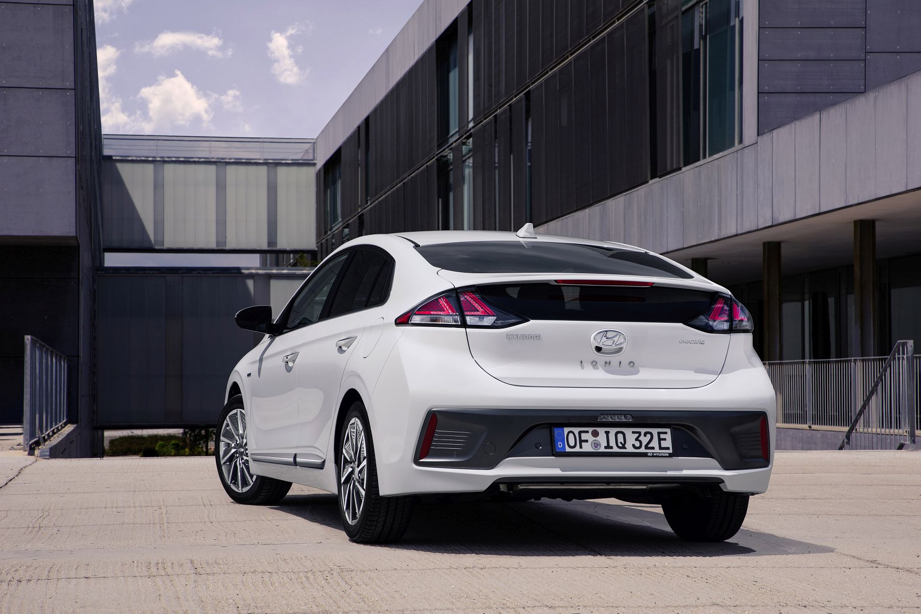 New Hyundai IONIQ Electric (4)