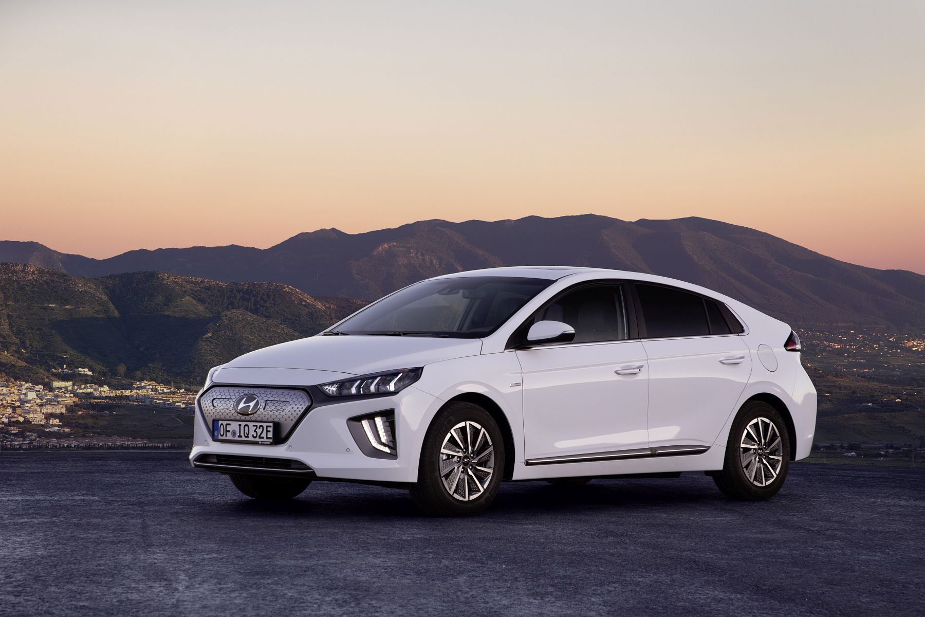 New Hyundai IONIQ Electric (5)